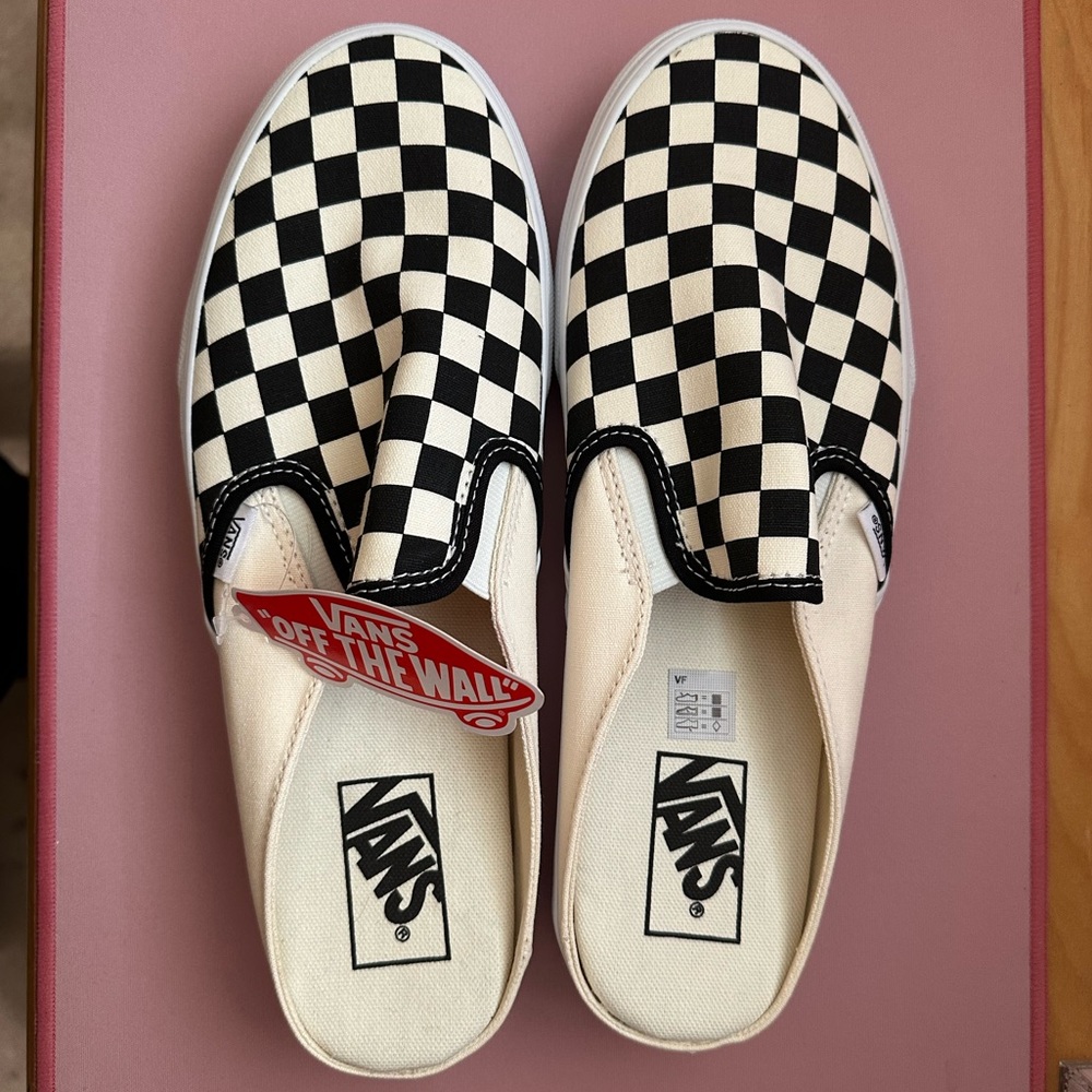 VANS SLIP ON SHOES, BLACK & WHITE CHECKERED PRINT SIZE 8.5 MENS AND 10 WOMENS